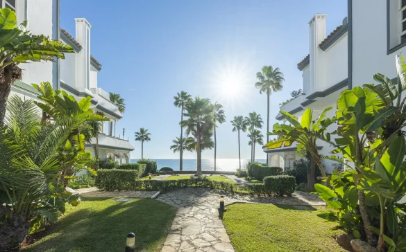 newEstepona-Beachfront-Penthouse-in-Dominion-Beach-titelfoto